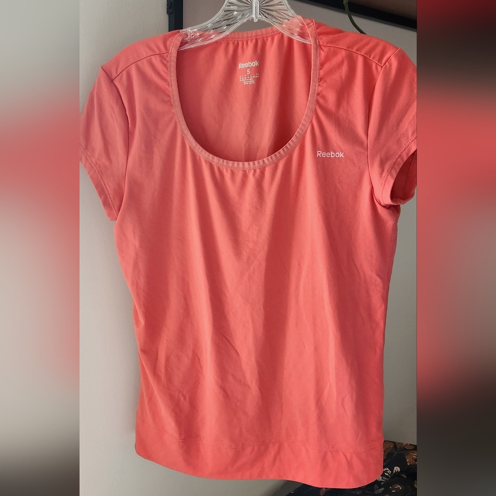 Reebok  Womens Orange-Peach Short Sleeve Athletic Workout Shirt Size  Small